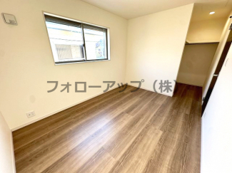 ゆったりした洋室です