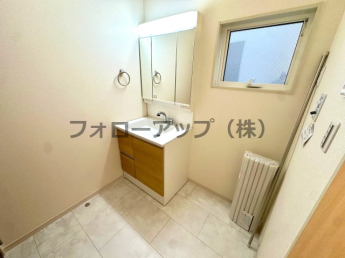 朝の身支度には欠かせない独立洗面化粧台