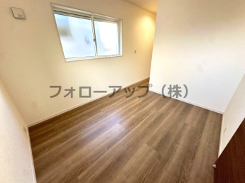 明るい洋室です