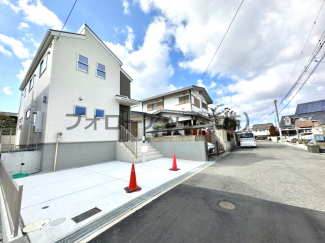 前面道路含む現地写真です