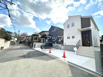 前面道路含む現地写真です