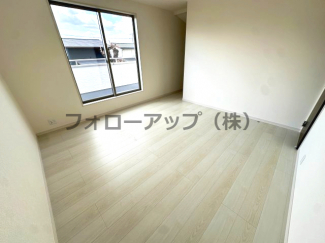 ゆったりした洋室です