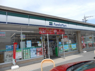 ファミリーマート彦根竹ケ鼻店様まで1020m