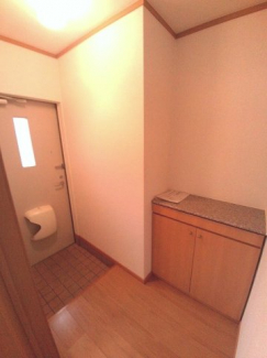 収納もある玄関です