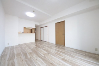 こちらの居間で趣味の時間をお楽しみください