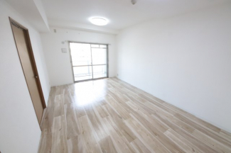 ゆったり過ごせるリビングです