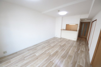 明るい色調の室内です