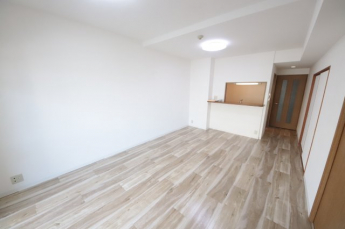 明るい色調の室内です