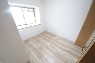 明るい室内です