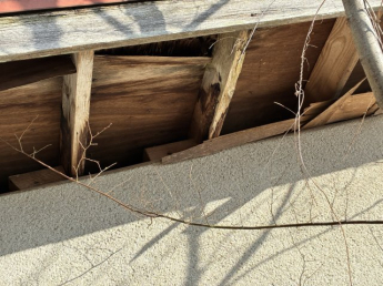 建物は劣化があります、現状渡しでの価格となります