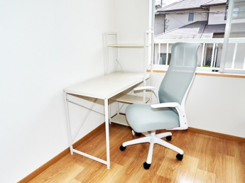 椅子と机(ご入居が決まり次第設置予定)