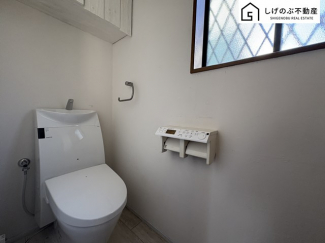 換気にも配慮した窓付きのトイレスペースとなっています。