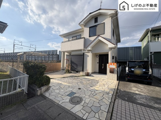 お子様のプール遊びや、ガーデニング、特設カフェで秋の夜長を楽しんだり、日光浴やＢＢＱ、楽しみ方は様々です。