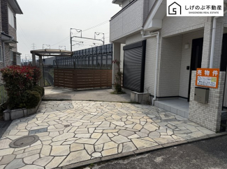 お子様のプール遊びや、ガーデニング、特設カフェで秋の夜長を楽しんだり、日光浴やＢＢＱ、楽しみ方は様々です。