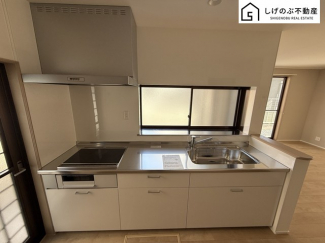 カウンターキッチンとなっており、食事の配膳・後片付けをスムーズに行えます。