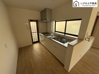 カウンターキッチンとなっており、食事の配膳・後片付けをスムーズに行えます。