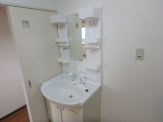 コンパクトで使いやすい洗面所