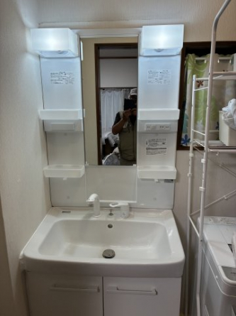 LIXILシャワーカラン付き洗面化粧台