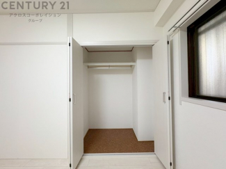 衣類やアクセサリー、小物類の収納が便利で整理整頓がしやすく、部屋の美観を保ちつつ、スペースを最大限に活用できます。衣服のしわやダメージを防ぎ、長持ちさせることができます。