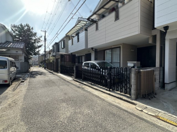 【前面道路含む現地写真】