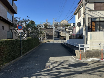 【前面道路含む現地写真】