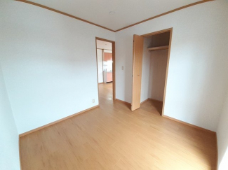 内装は落ち着いています