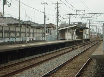 亀山駅まで1,300ｍ