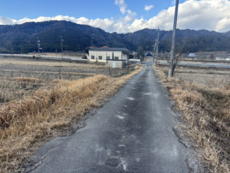 【前面道路含む現地写真】