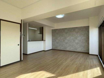 2026年1月リフォーム済み！明るい南側バルコニーのLDKで