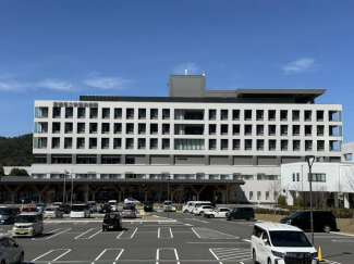 愛媛県立新居浜病院まで579m