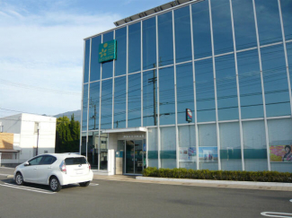 伊予銀行中萩支店まで820m