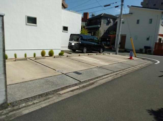 南側前面道路は４ｍの道幅があります♪