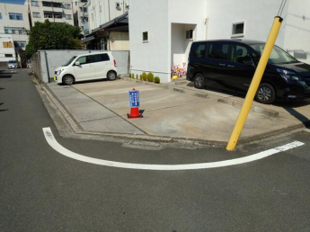 松山市北立花町の駐車場の画像