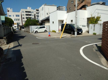 松山市北立花町の駐車場の画像