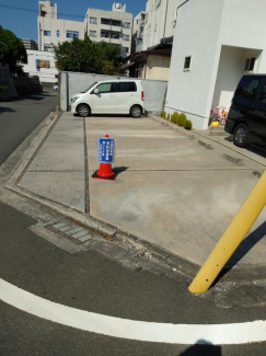 現地にはコーンを設置して駐車場お問い合わせを表示しています♪