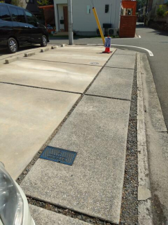 松山市北立花町の駐車場の画像