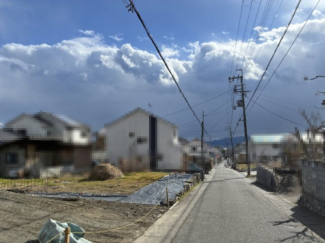 【前面道路含む現地写真】