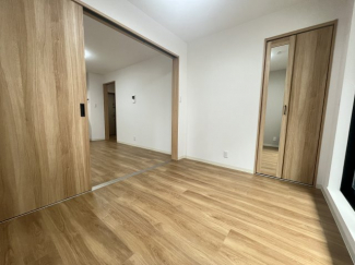 開放的な寝室です