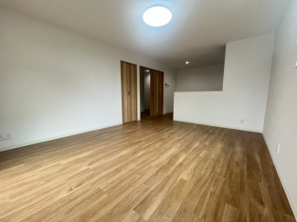 ゆったり過ごせる居間です