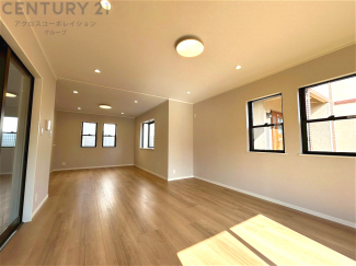 リビングダイニングは家族や友人とのコミュニケーションを楽しむ場所でくつろぎながら食事や会話を楽しめ、多目的に利用できリラックスできる空間です。家庭内の中心として機能し、快適な生活をサポートします。