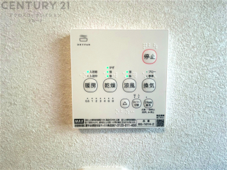 暖房機能があるため、冬場でも温かい浴室で入浴でき、乾燥機能があるため、水気を素早く取り除けます。また、換気機能があるため、湿気を素早く排出してカビや雑菌の発生を防ぐことができます。
