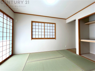やっぱり一室は欲しい和室は客間や小さなお子様の寝かせ付けなどにも便利♪　床の間・押入れ付きです。