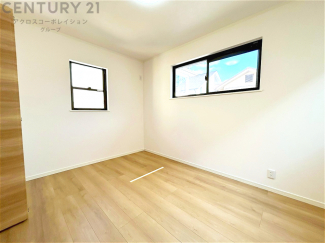 子供部屋…創造性や成長を促す遊びの空間を提供。学習や趣味に集中できる環境を整えます。個別のプライベートスペースは自己表現と自立心を育み、心地よい睡眠環境を整えリラックスできる場所を提供。