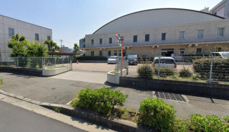 松山市立味酒小学校まで704m