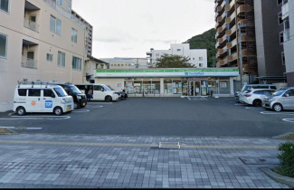 ファミリーマート本町３丁目店まで200m