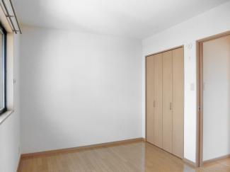 ※画像は103号室。北側の洋間6.7畳