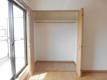 ※画像は103号室。2階南側の洋間の収納