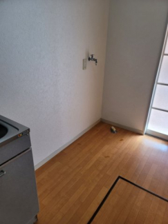 キッチン横が冷蔵庫置場と室内洗濯機置き場になっています。