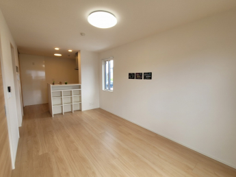 角部屋なので窓が多く風通しも良くなりますね。