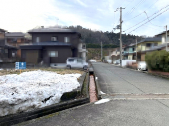 【前面道路含む現地写真】